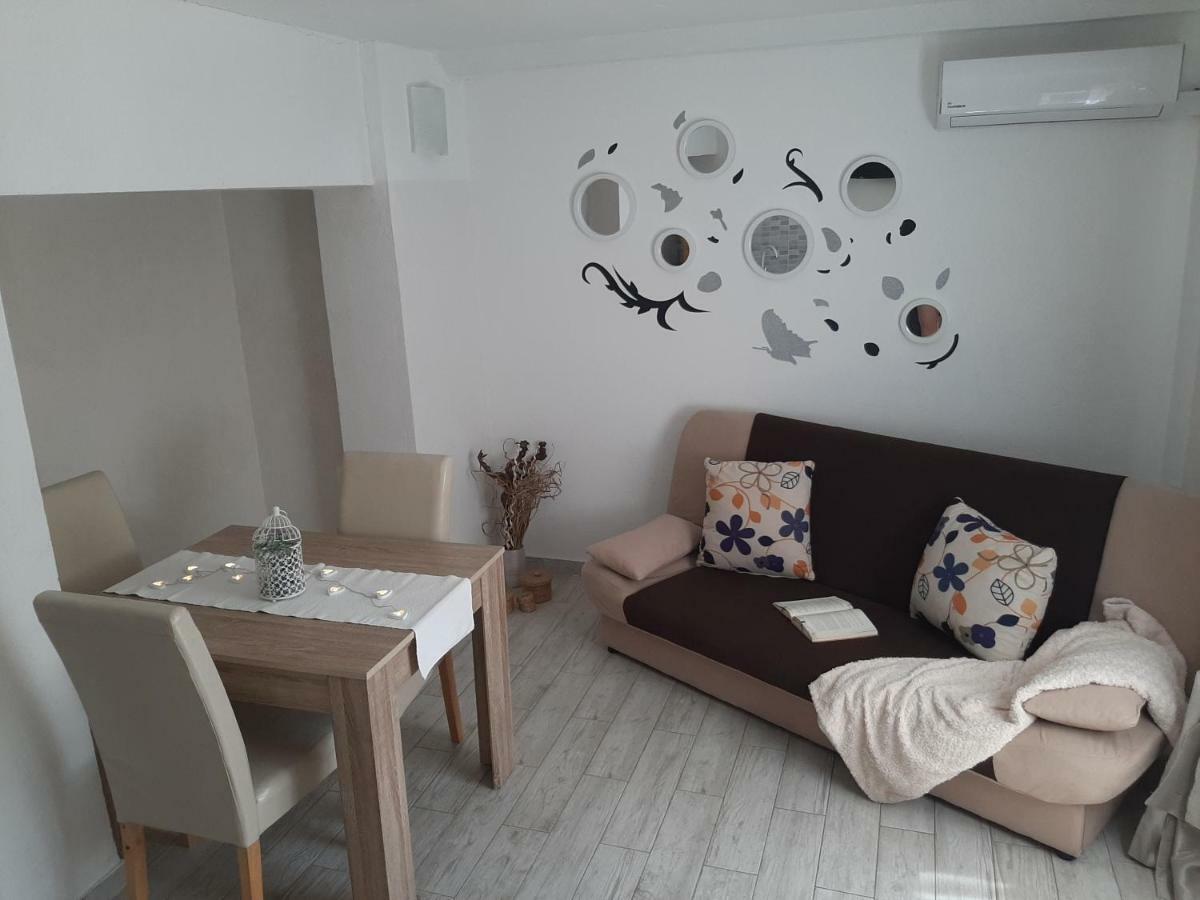Apartmani Klaric Zara Esterno foto